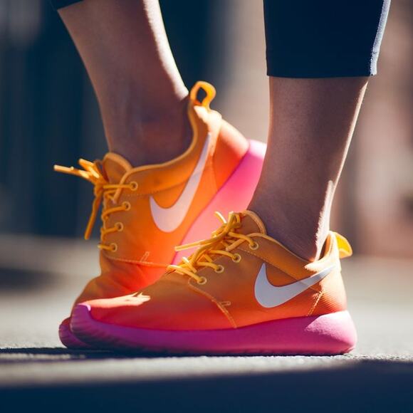 Nike Women's Ombre Atomic‎ Mango Roshe Run Athletic Shoes Size 8.5 - Picture 4 of 10